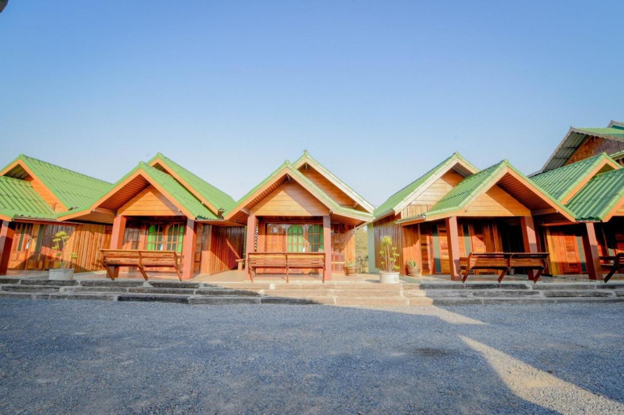Mrk Resort & Massage Lop Buri Exterior foto