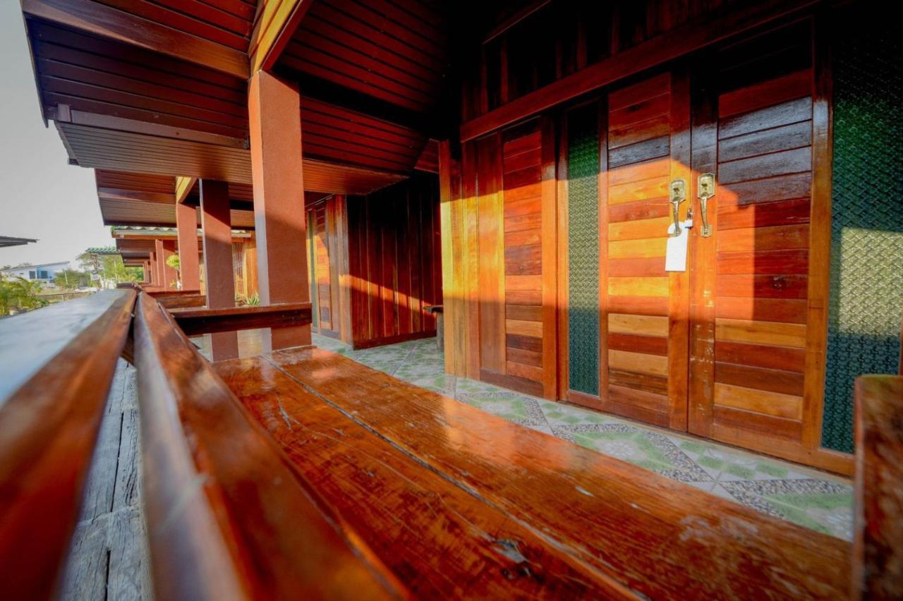 Mrk Resort & Massage Lop Buri Exterior foto
