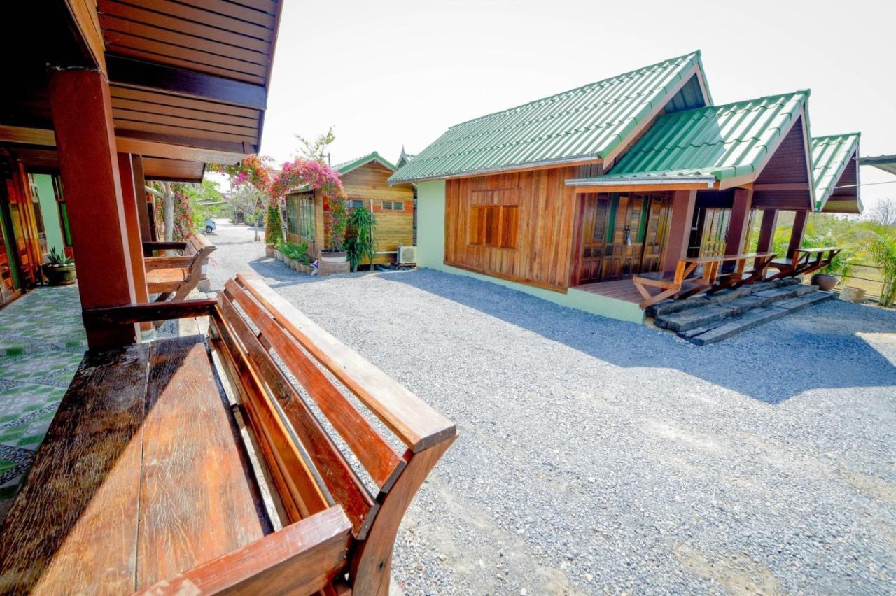 Mrk Resort & Massage Lop Buri Exterior foto
